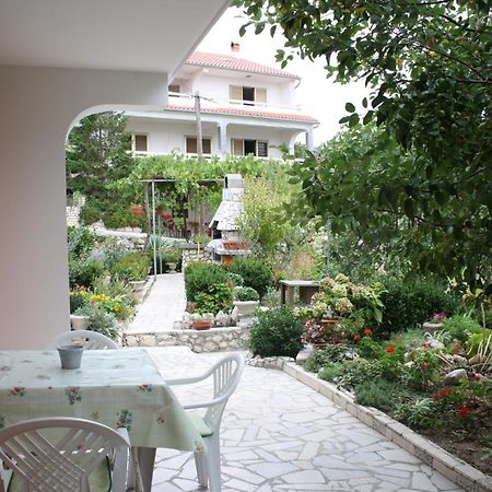 Apartments Sandra Palit Εξωτερικό φωτογραφία