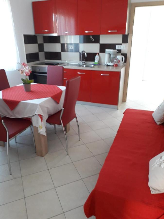 Apartments Sandra Palit Εξωτερικό φωτογραφία