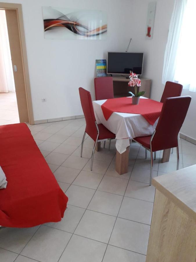 Apartments Sandra Palit Εξωτερικό φωτογραφία