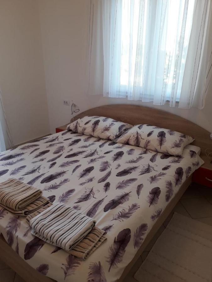 Apartments Sandra Palit Εξωτερικό φωτογραφία