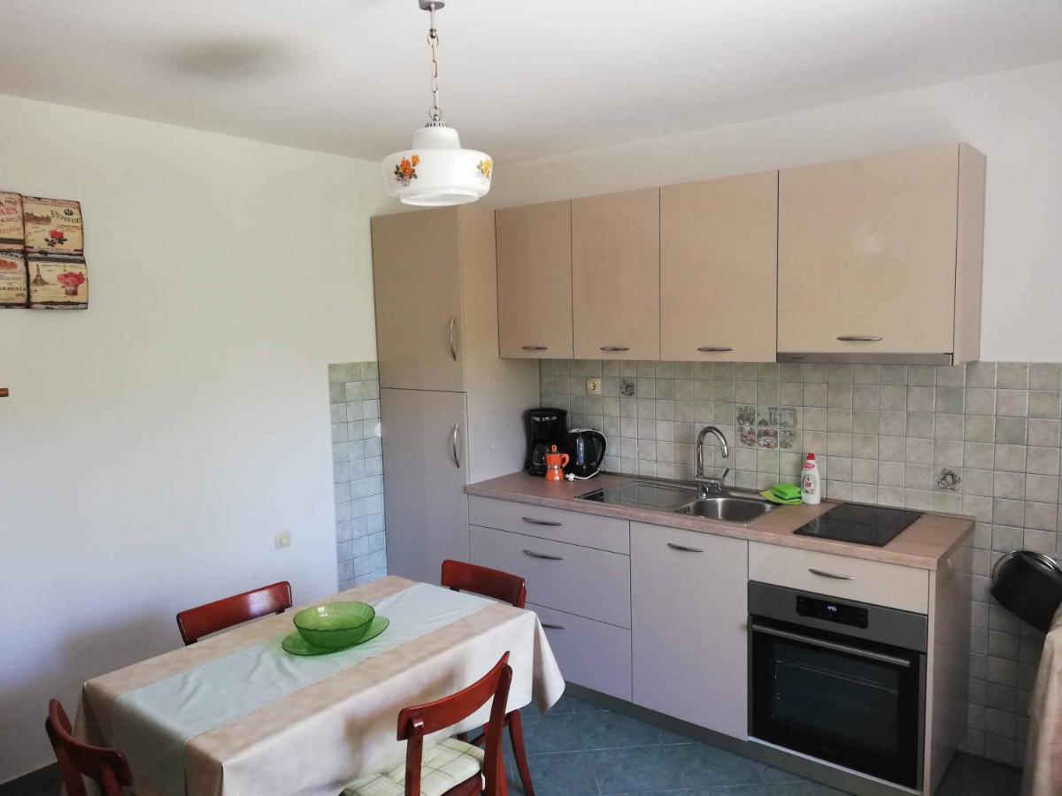 Apartments Sandra Palit Εξωτερικό φωτογραφία