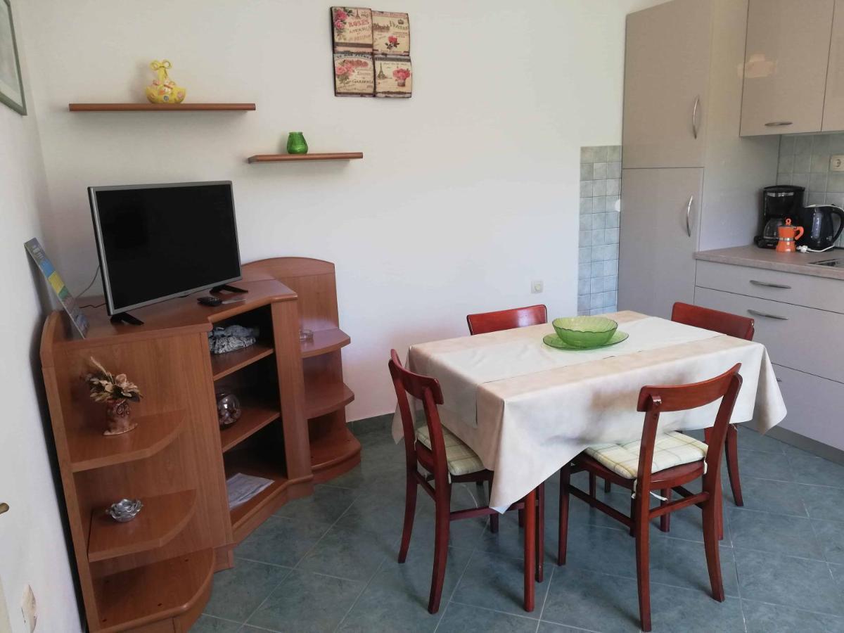Apartments Sandra Palit Εξωτερικό φωτογραφία