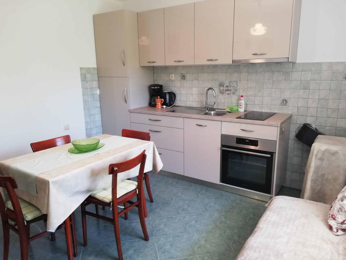 Apartments Sandra Palit Εξωτερικό φωτογραφία
