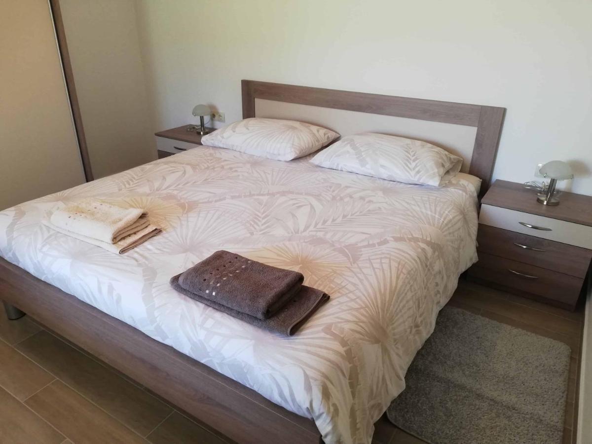 Apartments Sandra Palit Εξωτερικό φωτογραφία