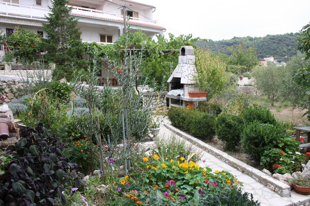 Apartments Sandra Palit Εξωτερικό φωτογραφία
